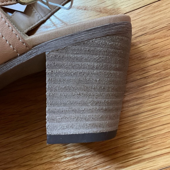 💕 Tan Leather Slingbacks with Stacked Heel 💕 - Picture 12 of 15